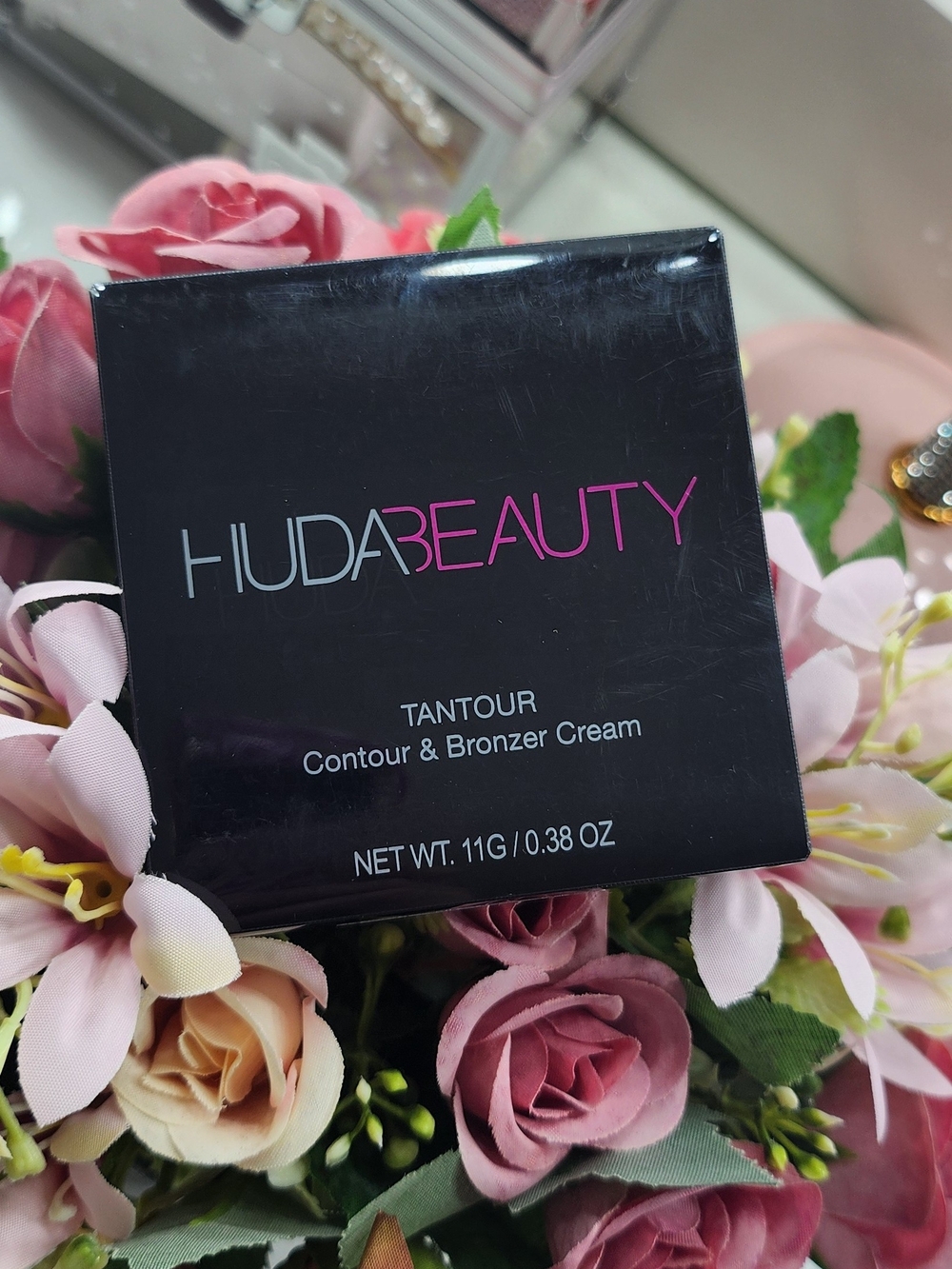 HUDA BEAUTY Tantour Contour & Bronzer Cream - Black with Pink Logo